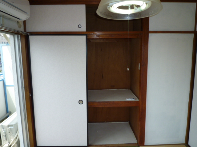 収納　バルコニー側　和室　押入1間