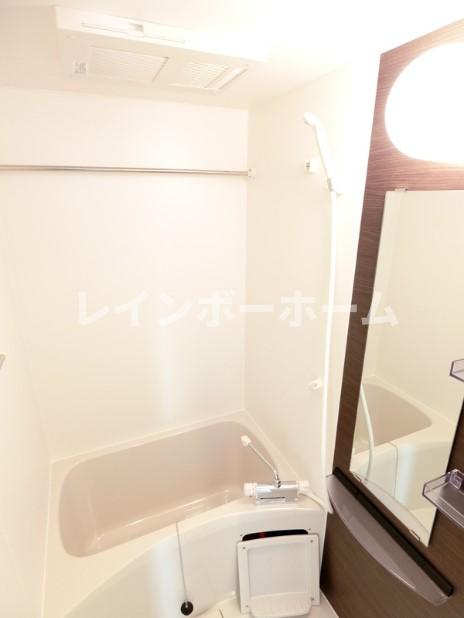 バス・シャワールーム　コンパクトで使いやすいお風呂です