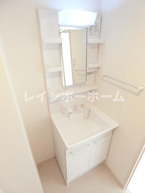 洗面設備　独立洗面台あり、毎朝おしゃれに忙しい女性の方におすすめです