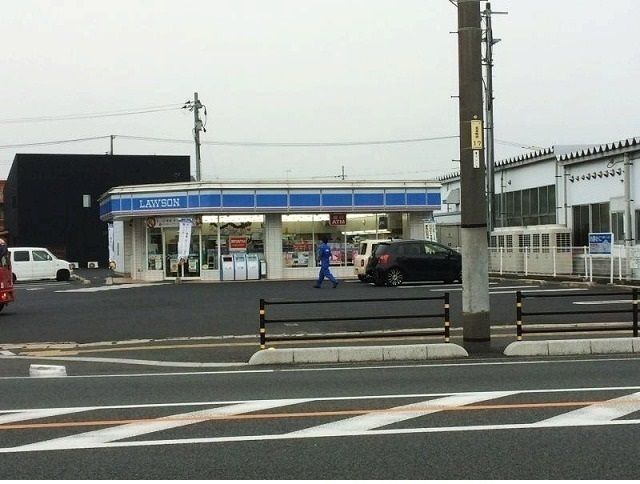 コンビニ　ローソン出雲大津新崎店（コンビニ）まで900m