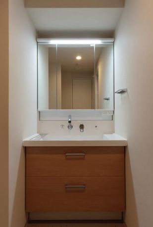 洗面設備　スペースが確保できる洗面所です