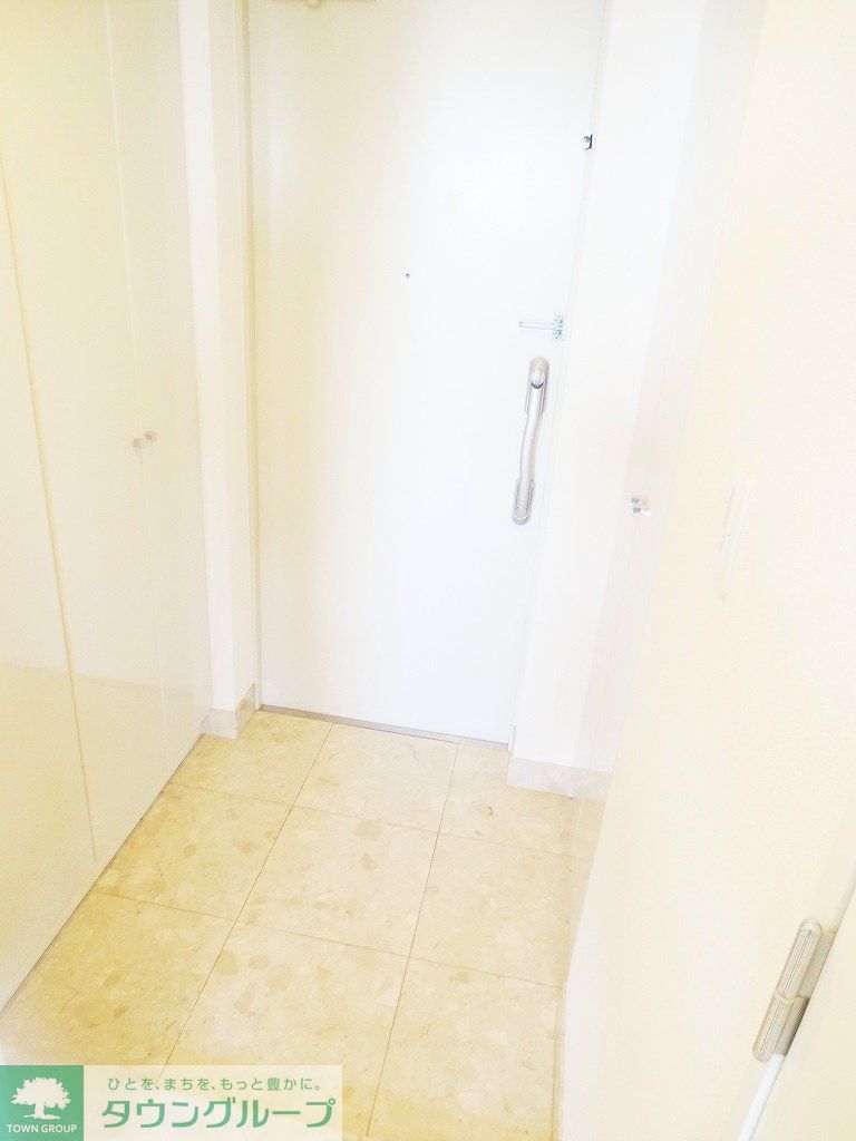 玄関　お部屋探しは株式会社　タウンハウジング　までお気軽にお問合…