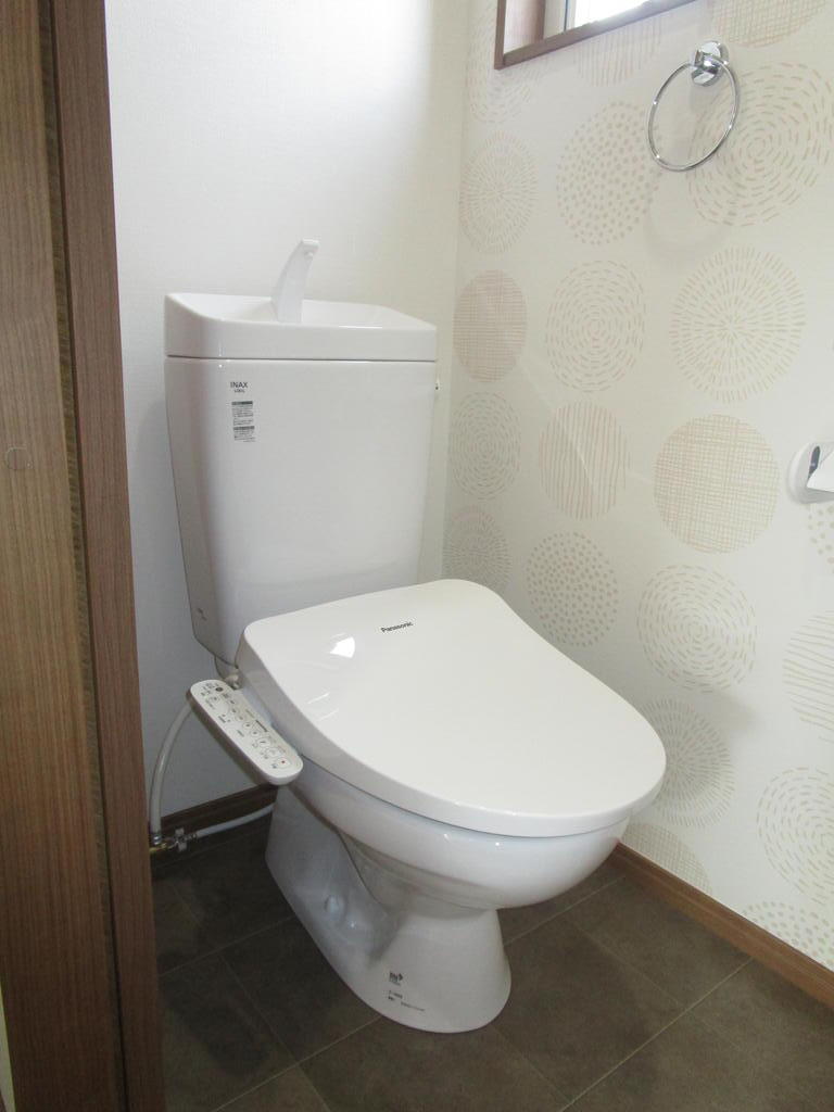 トイレ　温水洗浄便座