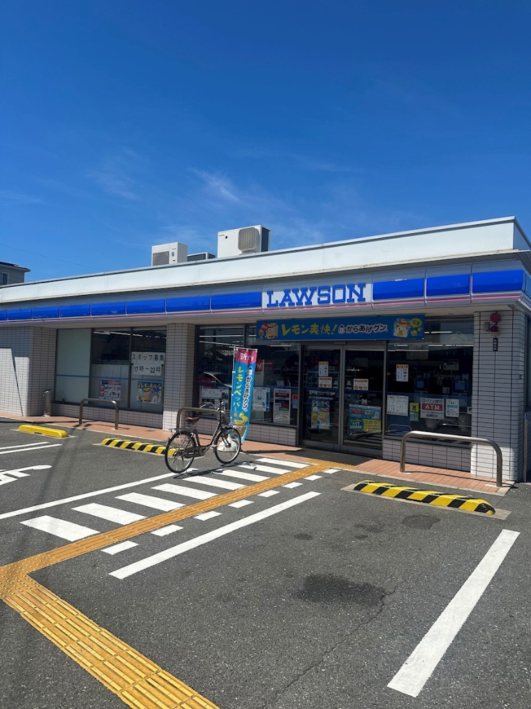 コンビニ　ローソン 東大阪花園桜通り店（コンビニ）まで592m