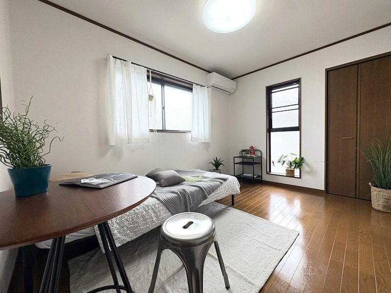 その他部屋・スペース　窓が多いお部屋です