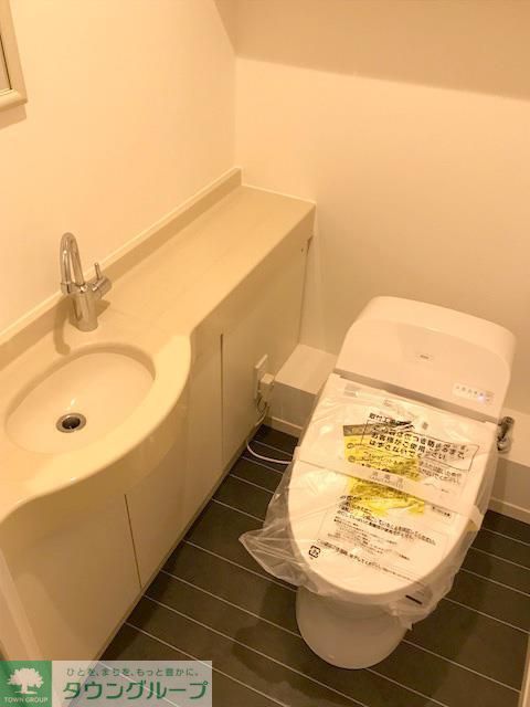 トイレ　※写真は同タイプ住戸です。