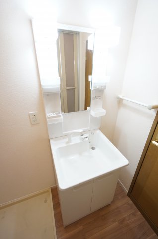 洗面設備　※反転タイプの写真です。