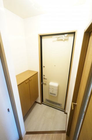 玄関　※反転タイプの写真です。