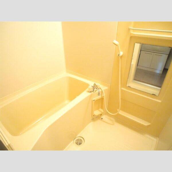 バス・シャワールーム　※写真は反転タイプのお部屋です。