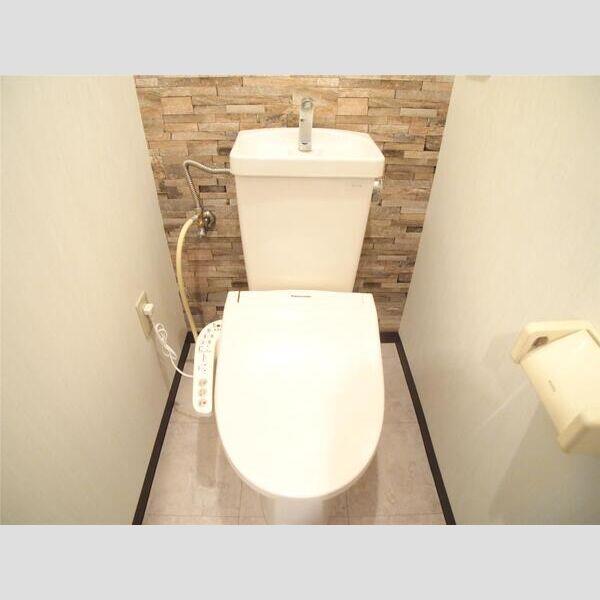 トイレ　※写真は反転タイプのお部屋です。