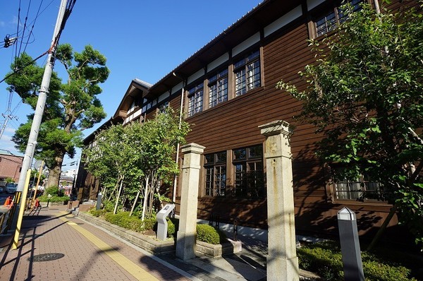 図書館　吹田市立千里山・佐井寺図書館（図書館）まで1167m