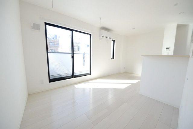 居室・リビング　★白を基調とした明るいリビングです★