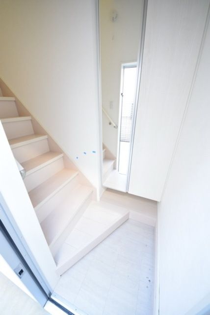 玄関　★ゆとりのある玄関スペースです★