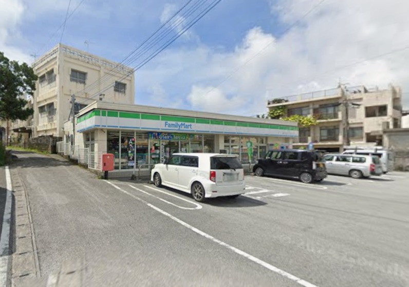 コンビニ　ファミリーマート宮里一丁目店（コンビニ）まで236m