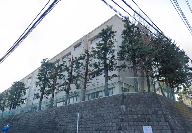 中学校　横浜市立山内中学校（中学校）まで402m