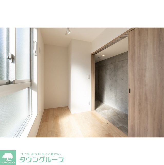 玄関　※同タイプ別室参考写真※