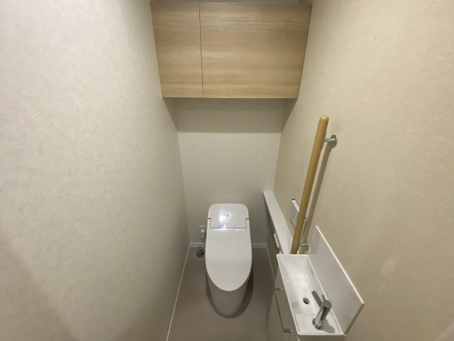 ＪＲ東西線 新福島駅 徒歩8分 4階建 築1年のトイレ写真