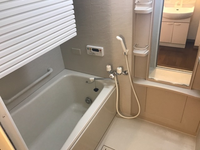 バス・シャワールーム　コンパクトで使いやすいお風呂です