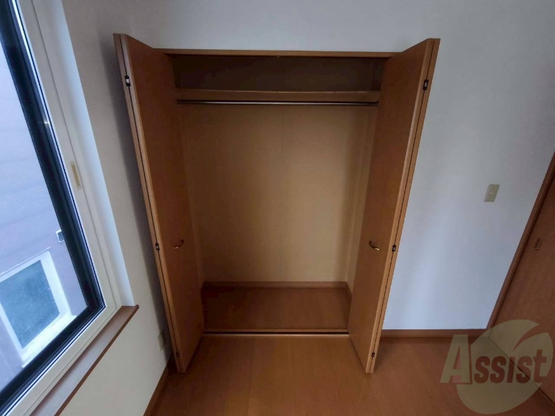 収納　寝室の収納です。部屋がすっきり片付きます。