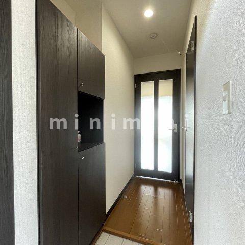 玄関　同物件別号室の為、現状優先