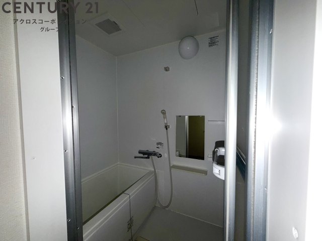 バス・シャワールーム　シンプルで機能的なユニットバス！