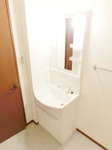 洗面設備　朝の支度に嬉しい独立洗面所