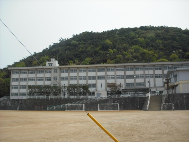 中学校　姫路市立四郷学院（中学校）まで1768m