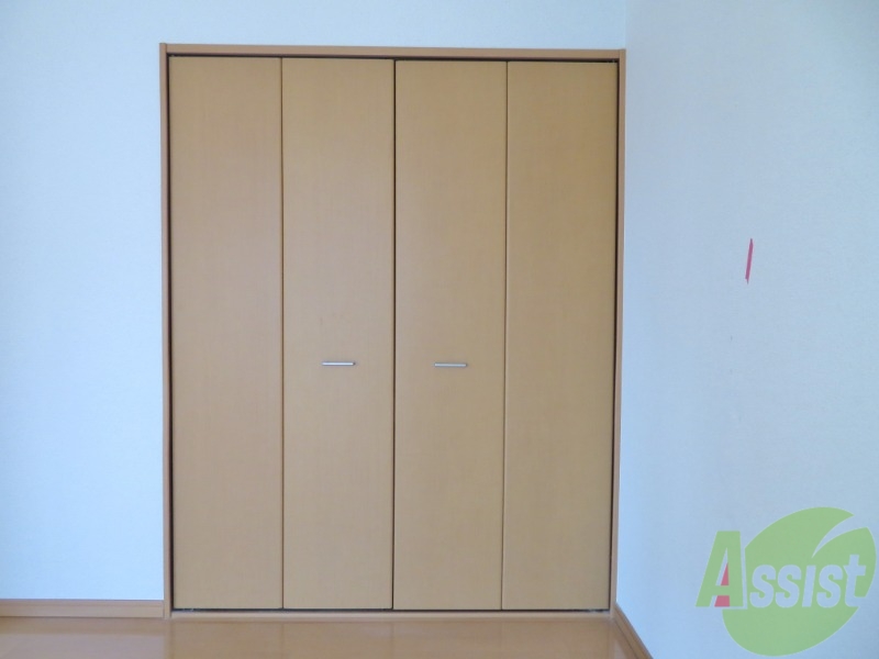 収納　洋室にある収納スペースは十分な広さがあると思います。