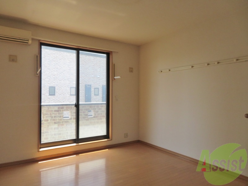 居室・リビング　陽当たりが良く、広々として過ごしやすそうです。