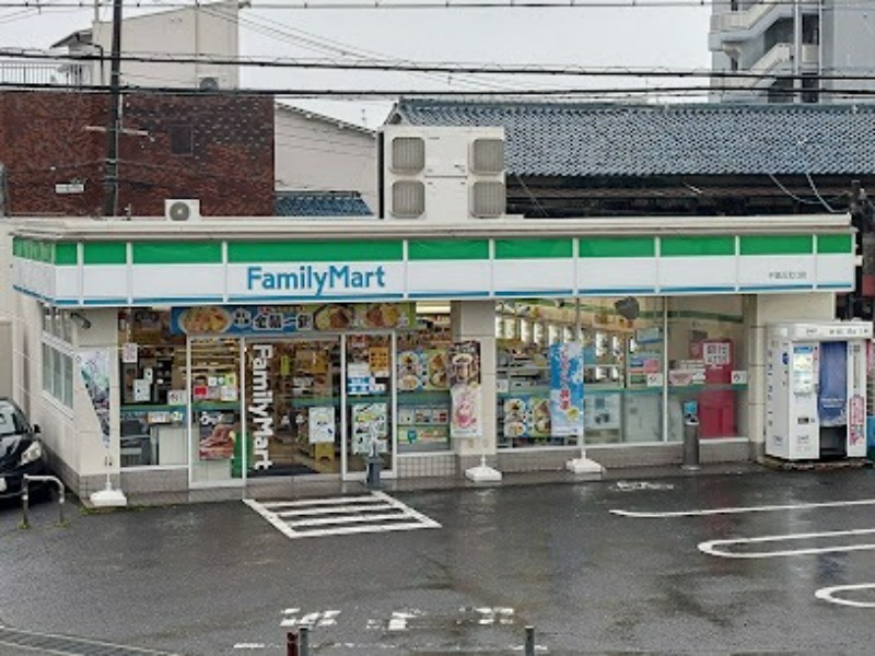 コンビニ　ファミリーマート千里丘北口店（コンビニ）まで734m