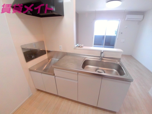 キッチン　同物件別部屋の物です。