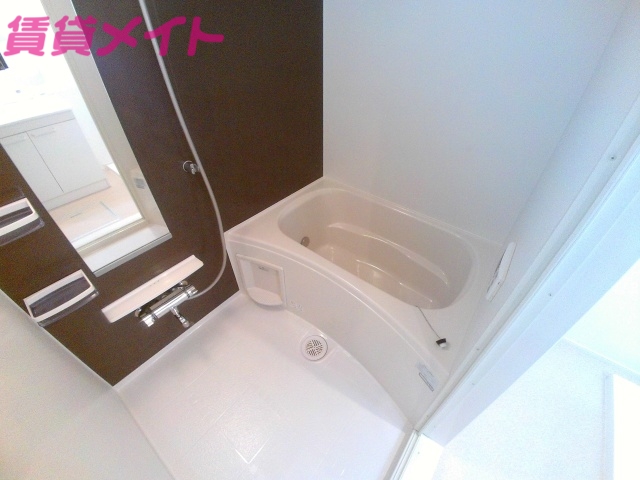 バス・シャワールーム　同物件別部屋の物です。