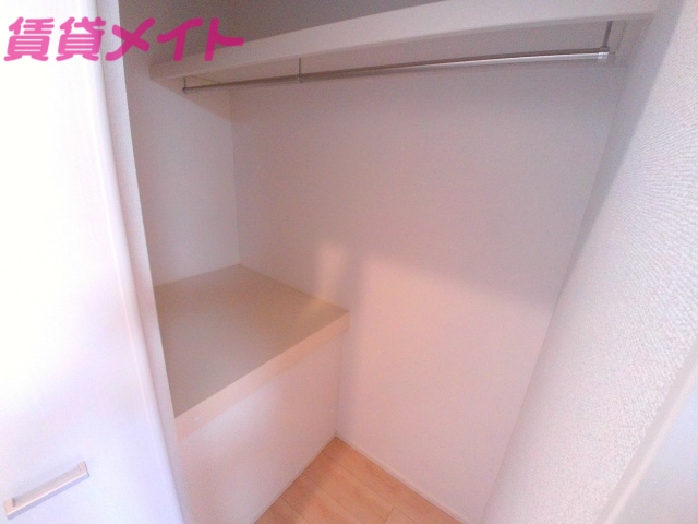 収納　同物件別部屋の物です。