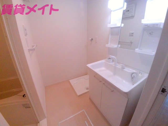 洗面設備　同物件別部屋の物です。