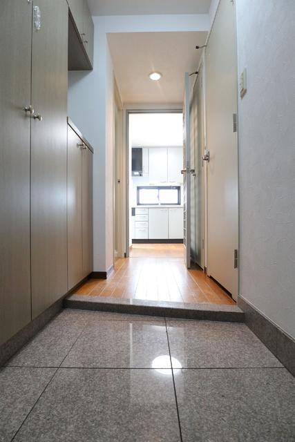 玄関　玄関　※同物件・同仕様画像