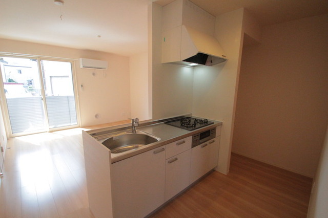 キッチン　対面カウンターキッチン３口コンログリル付