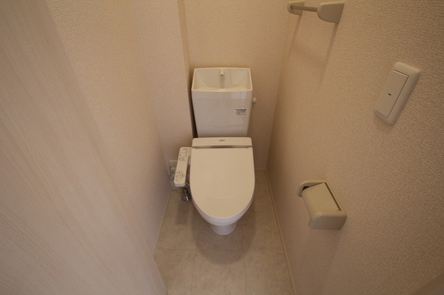 トイレ　温水洗浄便座