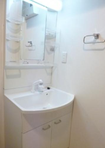 洗面設備　朝の支度にも助かる、独立の洗髪洗面化粧台