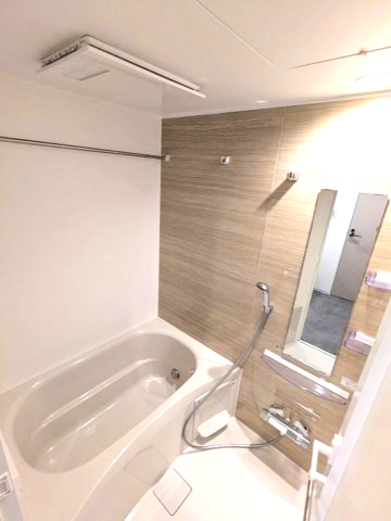 バス・シャワールーム　追焚オートバス、浴室換気乾燥機付