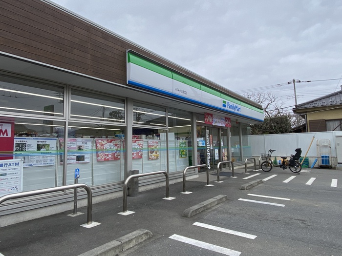 コンビニ　ファミリーマート（コンビニ）まで750m