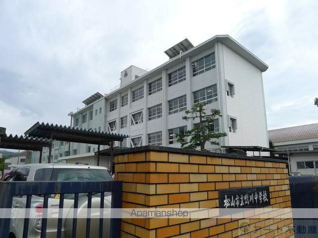 中学校　鴨川中学校（中学校）まで2404m