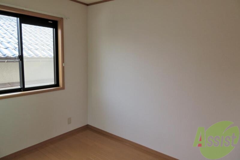 その他部屋・スペース　こちらは寝室。ベッドをおくにもちょうどいい広さです。