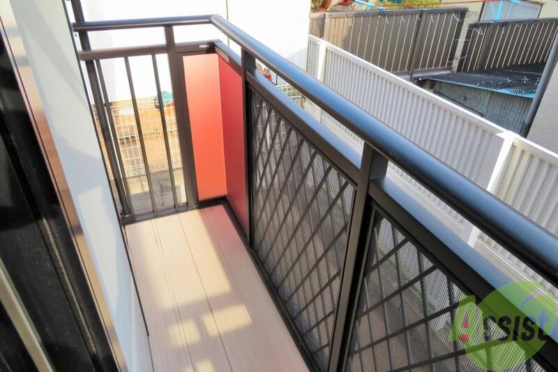 バルコニー　南東向きのベランダはひろくあかるく心地よいです。