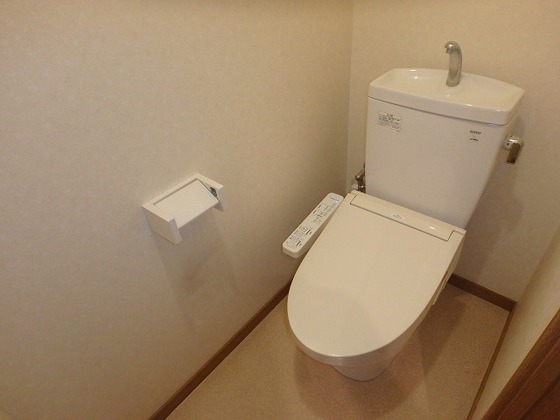 トイレ　※他号室の写真です