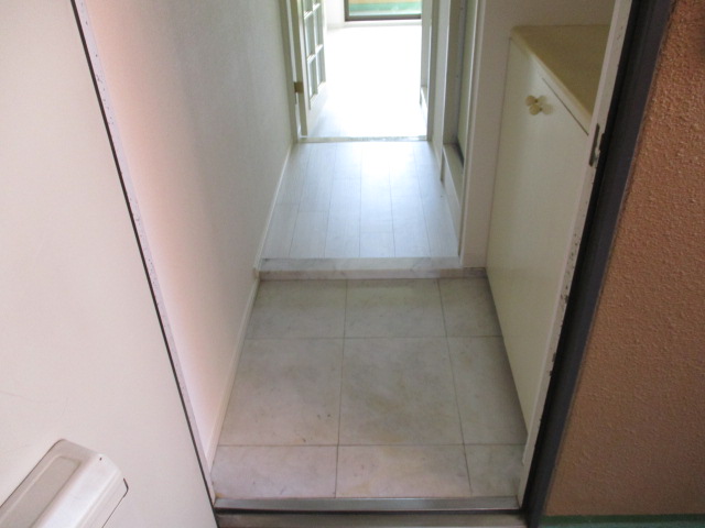 玄関　玄関シューズボックスあり。