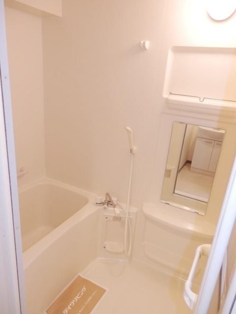 バス・シャワールーム　浴室に鏡もついてます