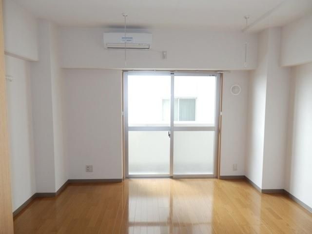 居室・リビング　明るいお部屋です