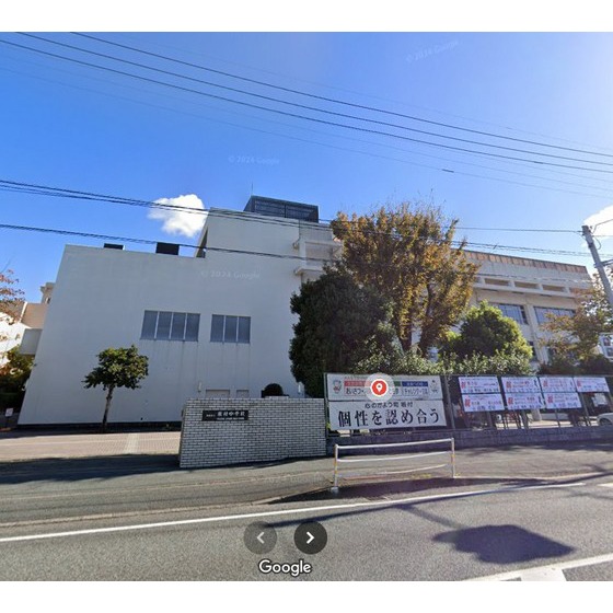 中学校　福岡市立板付中学校（中学校）まで702m