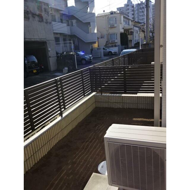 バルコニー　バルコニー…ではないですが、専有スペースありますよ♪