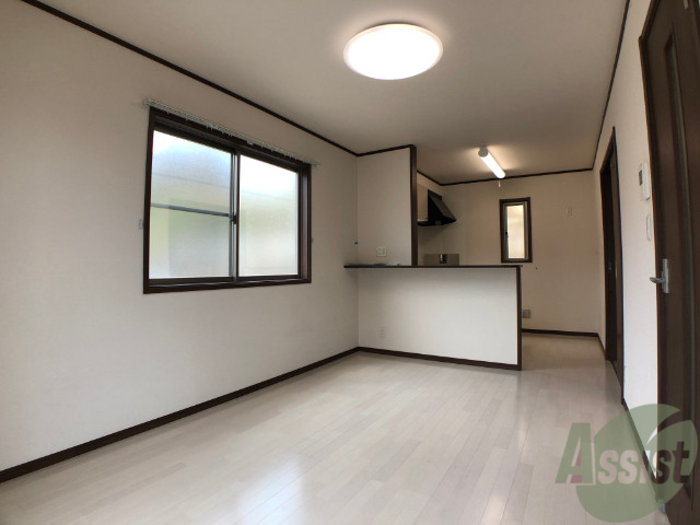 居室・リビング　１０．５帖、カウンターのあるリビングはすてきですね